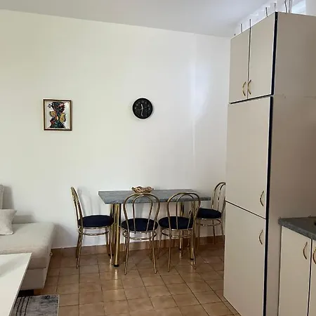 Apartman Mara شقة شيبينيك
